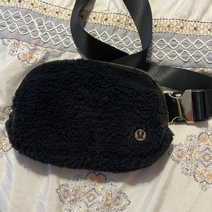 Lululemon black fleece belt bag worn once in great shape